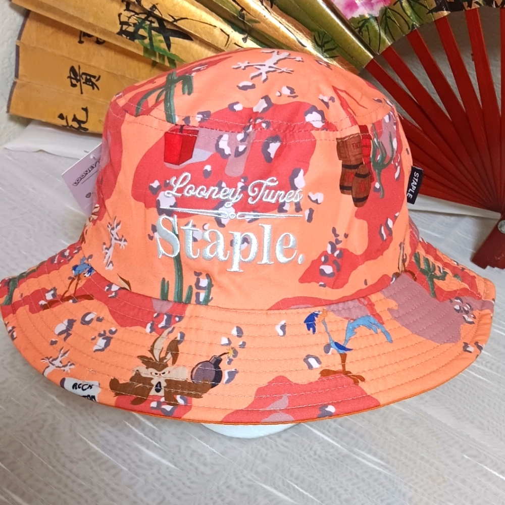 Nwt Staple Looney tunes bucket hat